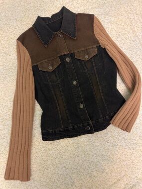 Stylish Mixed-Media Dark Blue Stretch Denim Jacket with Beige Knit Sleeves Sz M